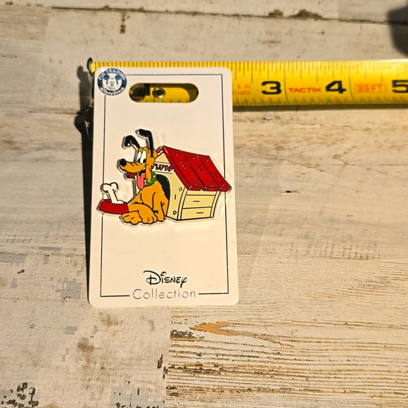 Disney Pluto in his Doghouse Pin - Picture 10 of 11